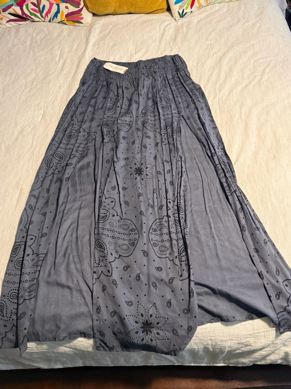 EARTHBOUND Gray Paisley-Print Maxi Skirt